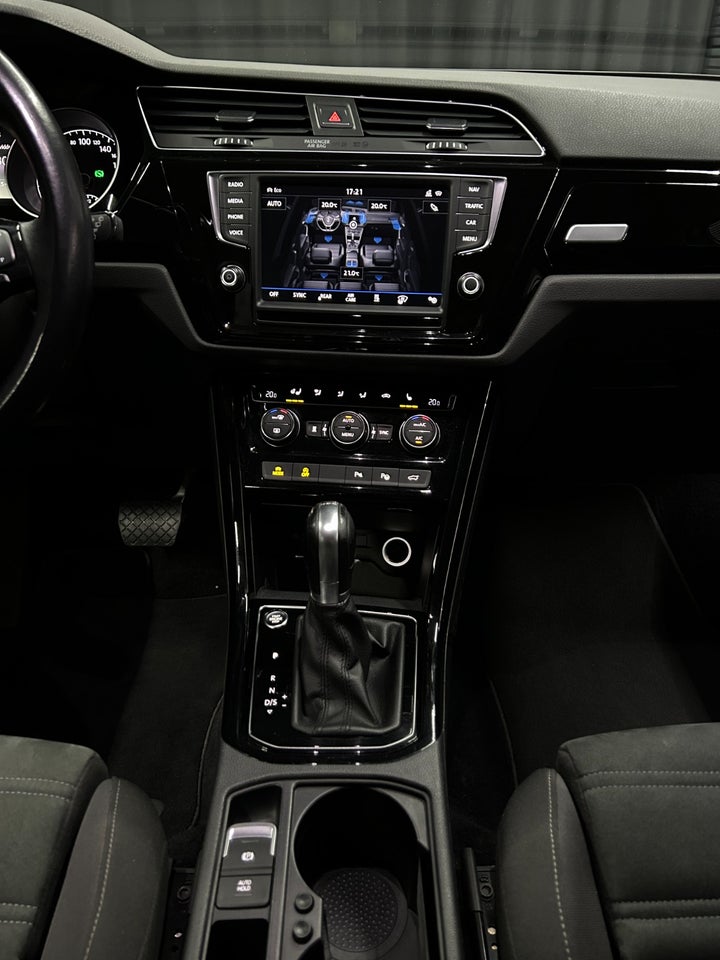 VW Touran 2,0 TDi 190 R-line DSG 5d