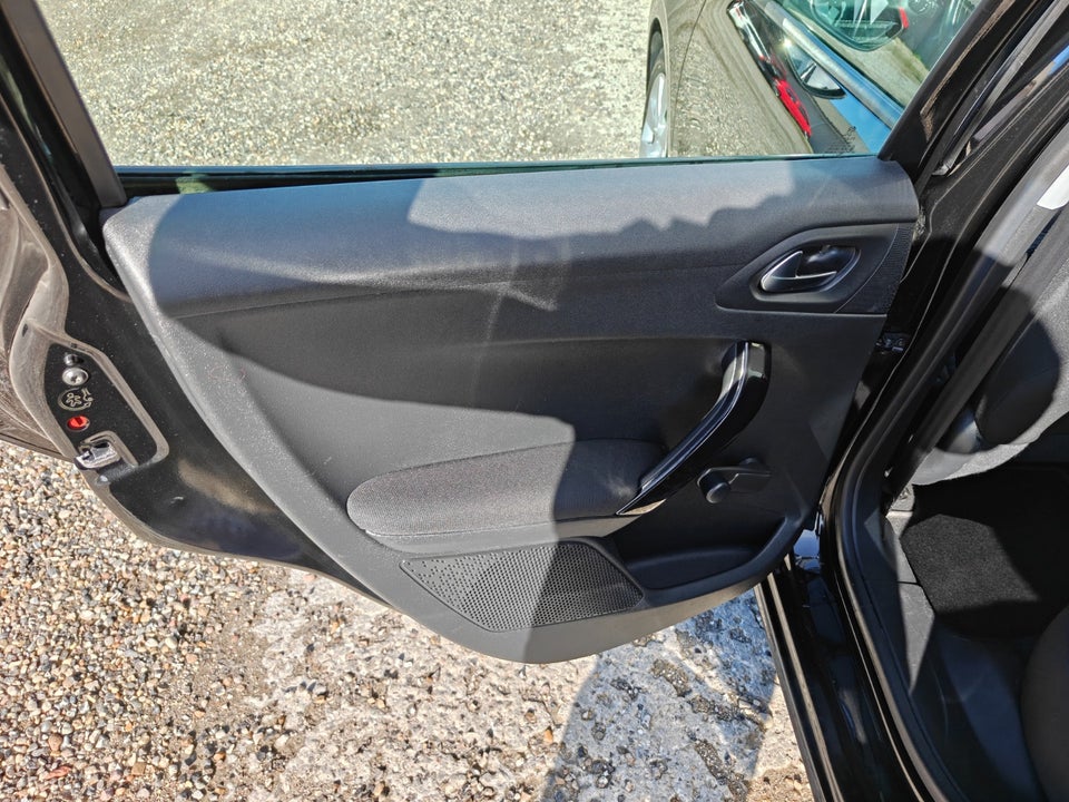 Peugeot 208 1,0 VTi Active 5d