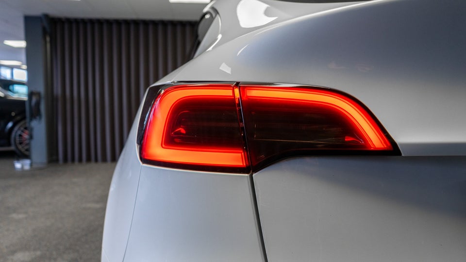 Tesla Model Y Long Range AWD 5d