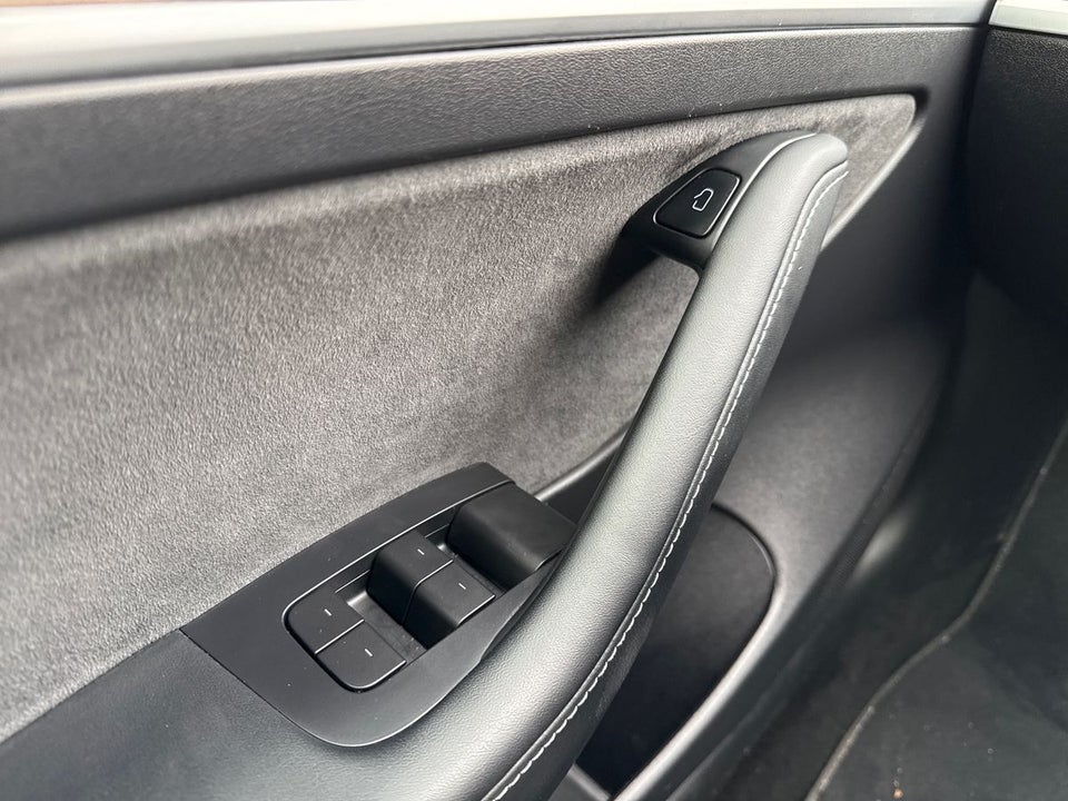 Tesla Model 3 RWD 4d