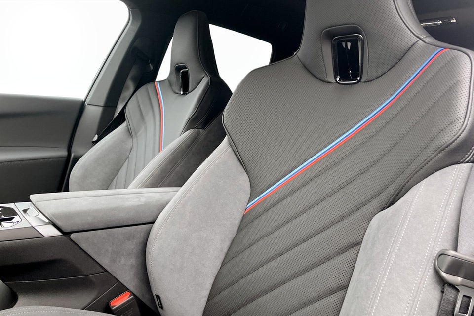 BMW iX xDrive60 Fully Charged 5d