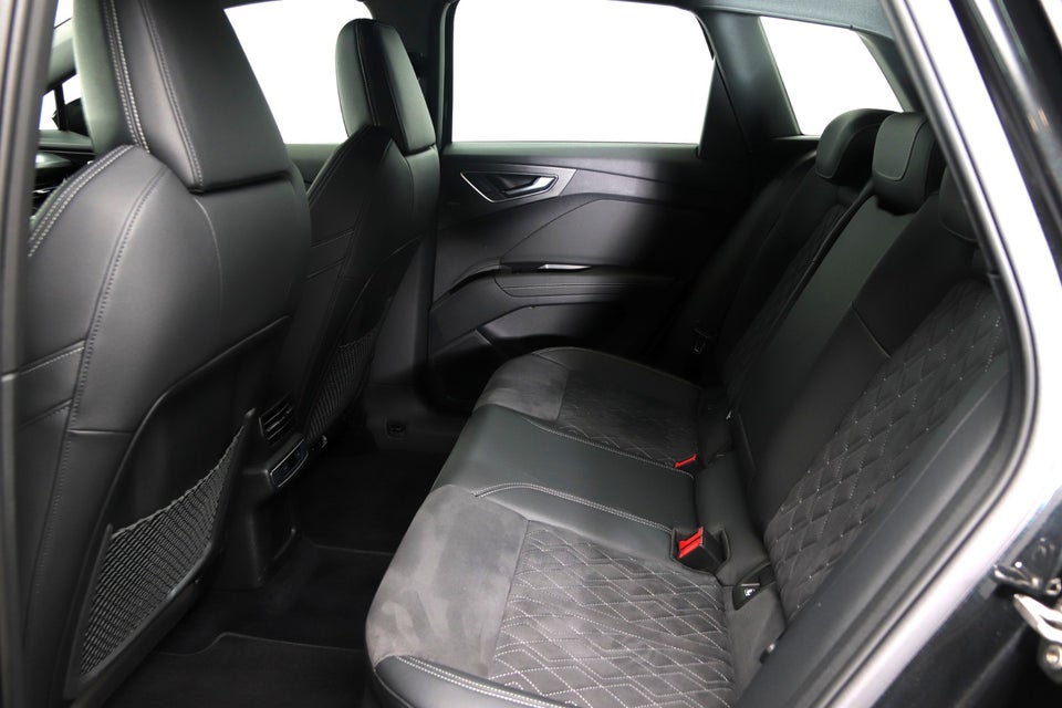 Audi Q4 e-tron 40 S-line 5d