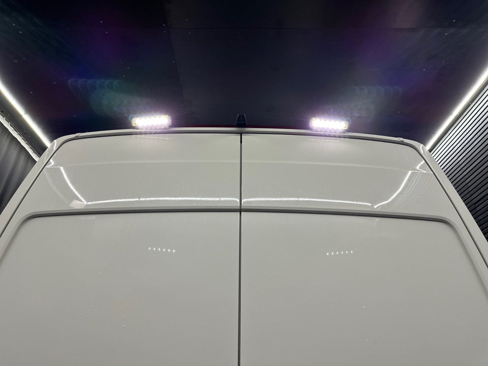 VW Crafter 35 2,0 TDi 177 Kassevogn L3H3 aut.