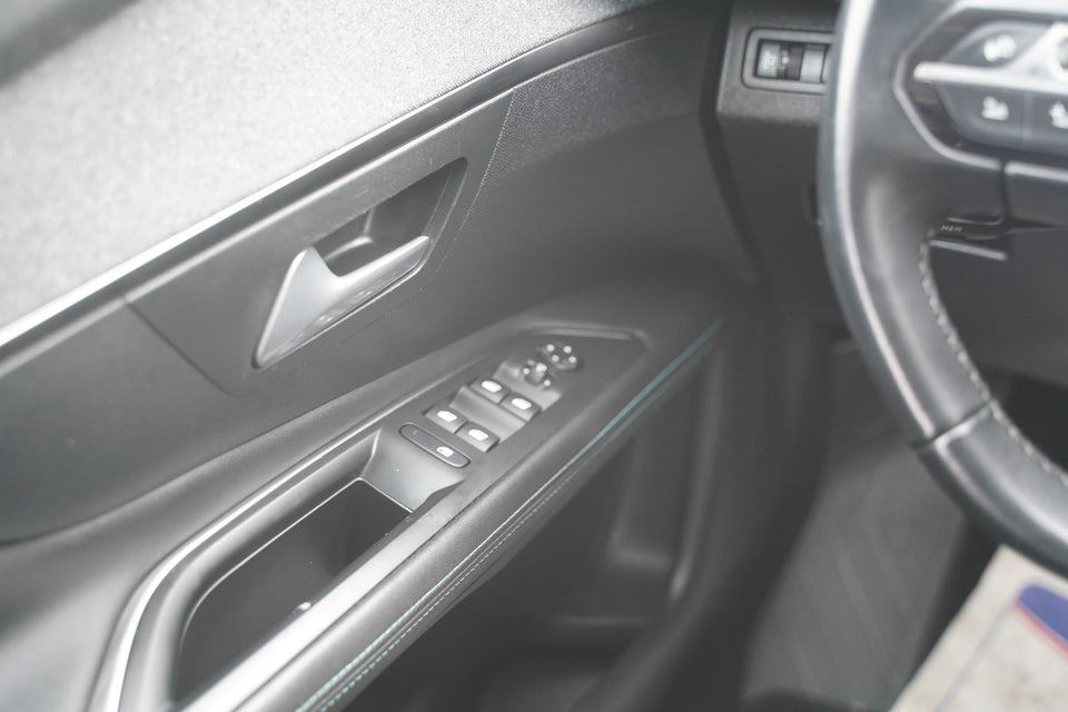 Peugeot 3008 1,6 Hybrid4 Allure Pack Limited EAT8 5d