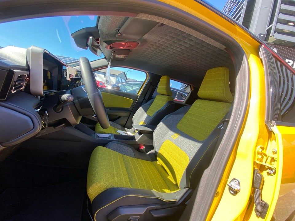 Renault 5 E-Tech 52 Iconic 5d