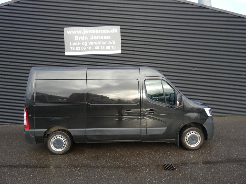 Renault Master IV T33 2,3 dCi 135 L2H2 Kassevogn