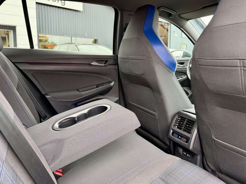 VW Golf VIII 1,4 GTE DSG 5d