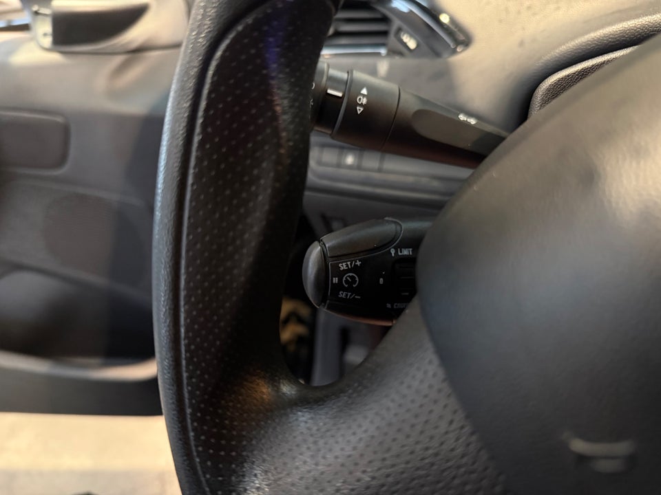 Peugeot 208 1,0 VTi Access 5d