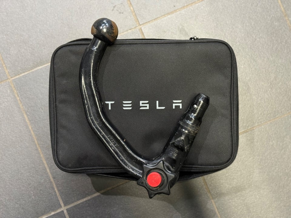 Tesla Model 3 Long Range AWD 4d