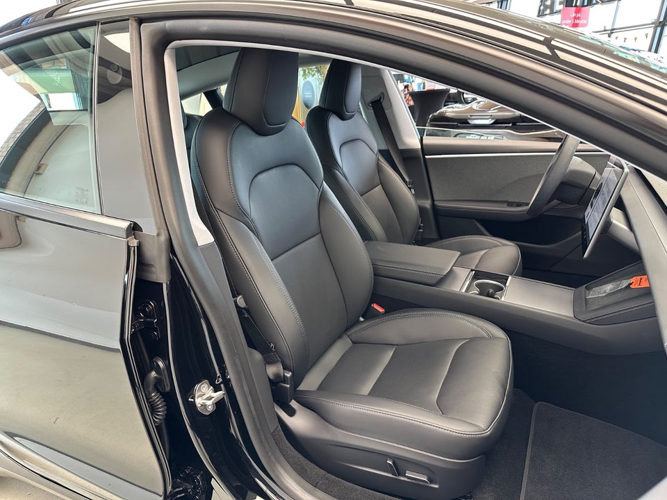 Tesla Model 3 RWD 4d