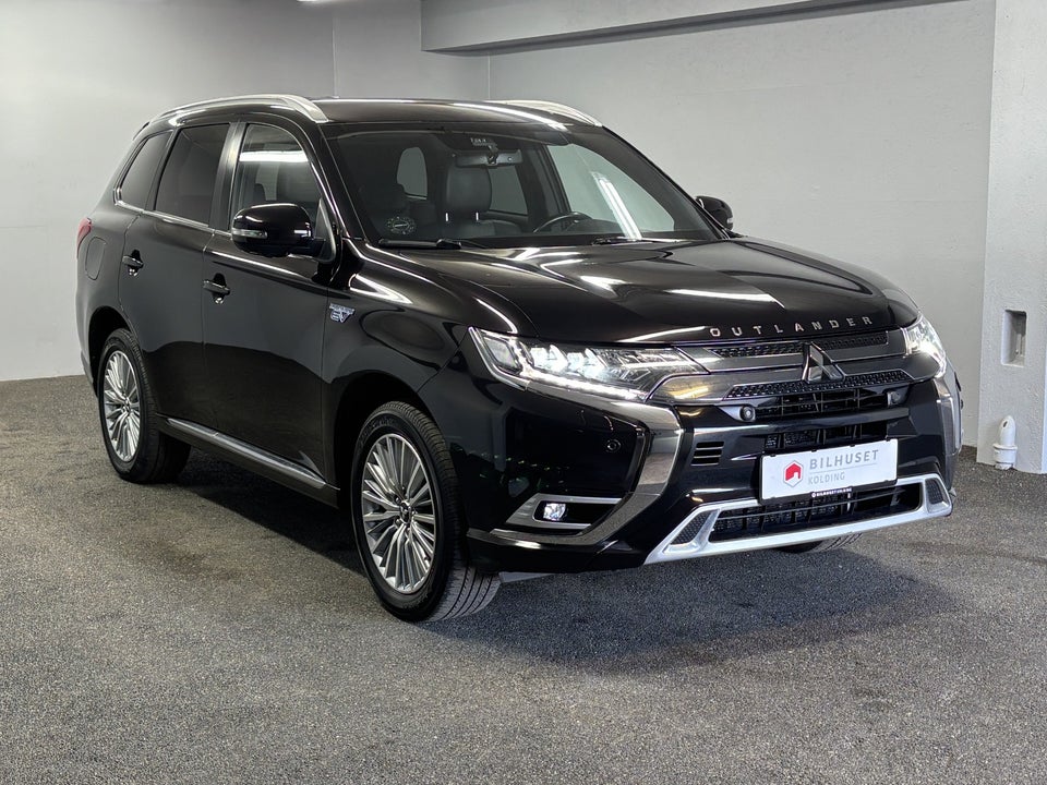 Mitsubishi Outlander 2,4 PHEV Instyle CVT 4WD 5d
