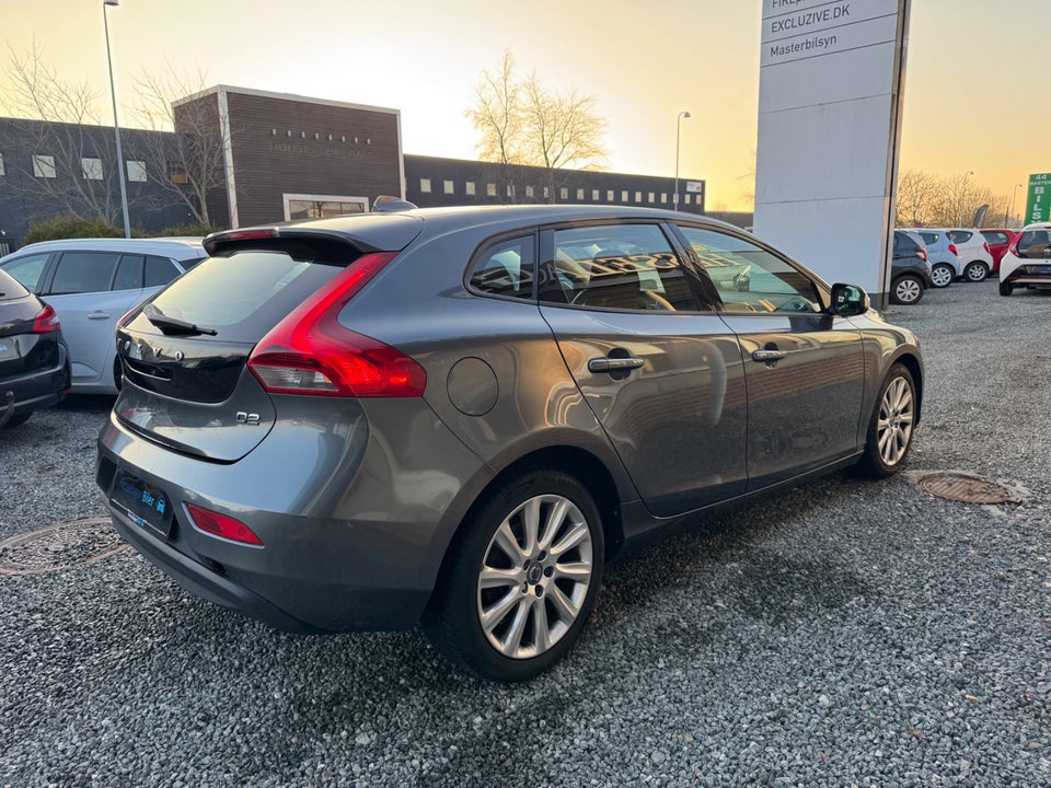 Volvo V40 1,6 D2 115 Momentum aut. 5d
