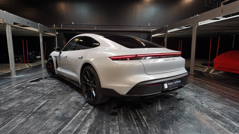 Porsche Taycan GTS Performance+  4d
