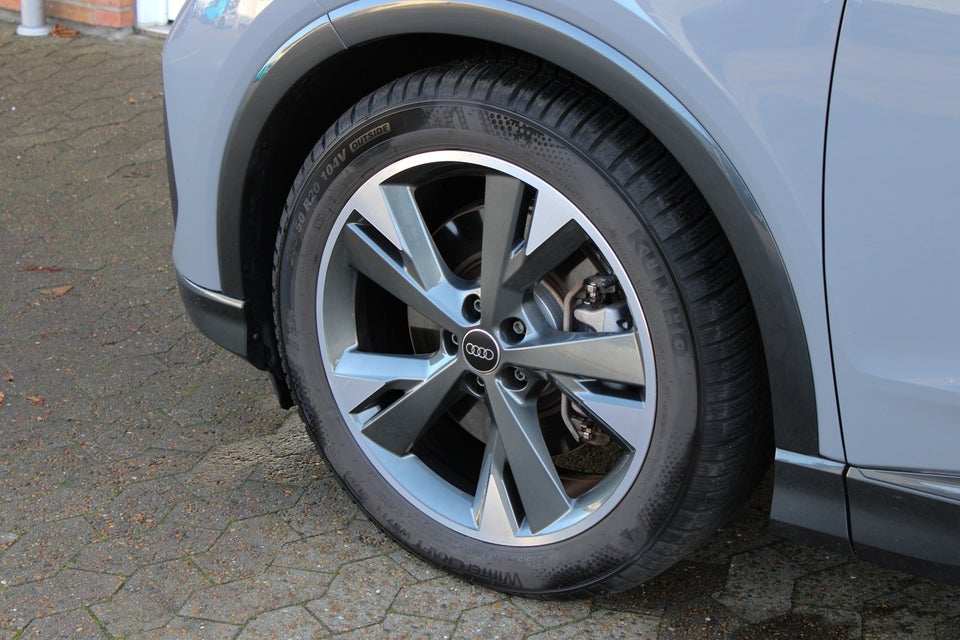 Audi Q4 e-tron 45 quattro 5d