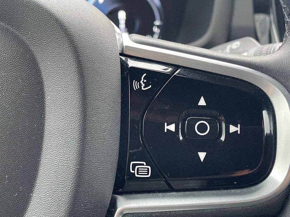 Volvo V60 2,0 T8 ReCharge R-Design aut. AWD 5d