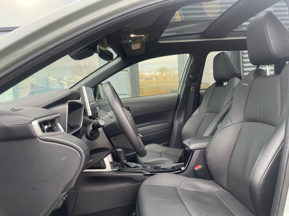 Toyota Corolla Cross 2,0 Hybrid Elegant Luxury CVT 5d