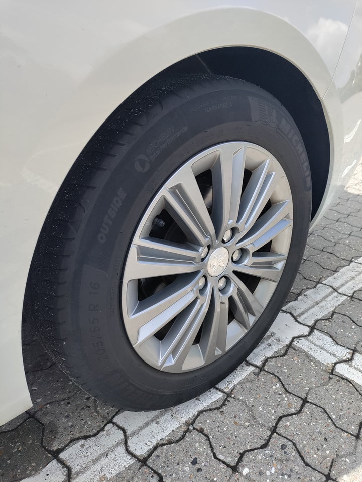 Peugeot 308 1,5 BlueHDi 130 Allure Sky SW 5d