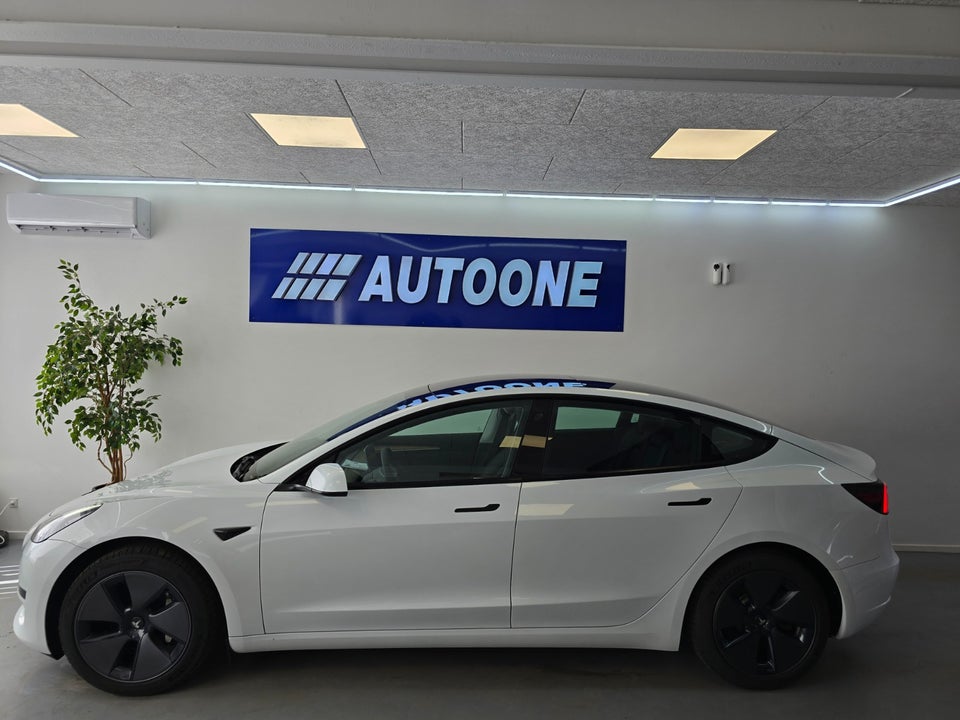 Tesla Model 3 Standard Range+ RWD 4d