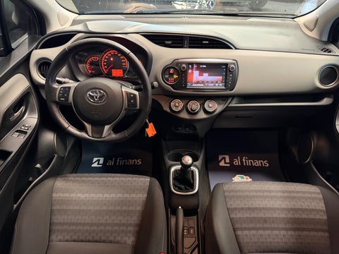 Toyota Yaris 2015 — miniature 9
