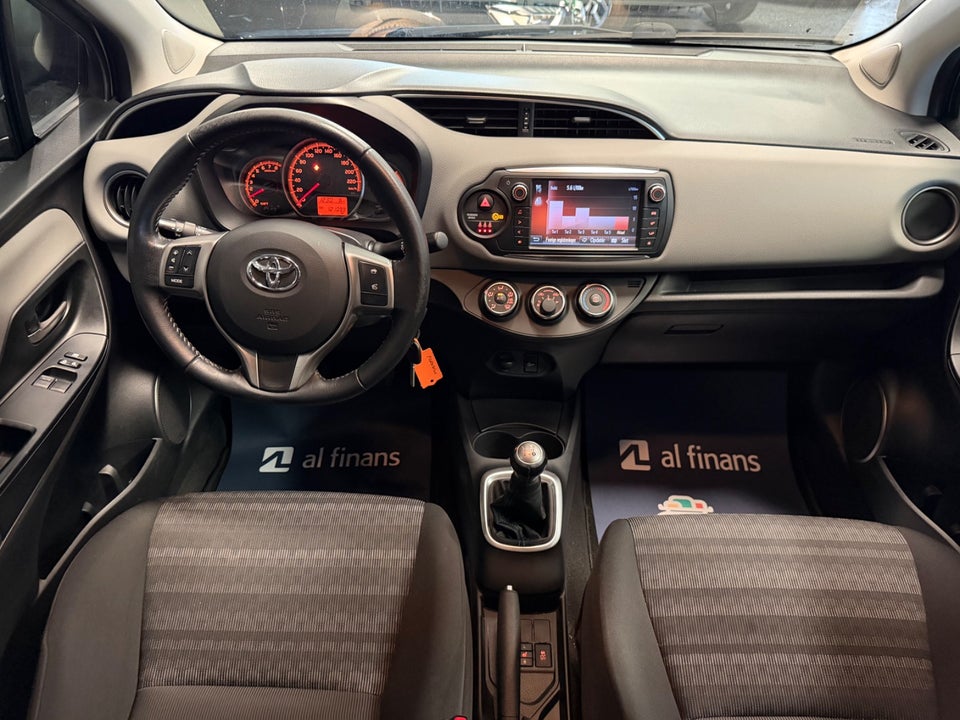 Toyota Yaris 1,0 VVT-i T2 5d 2015 — billede 9 af 16