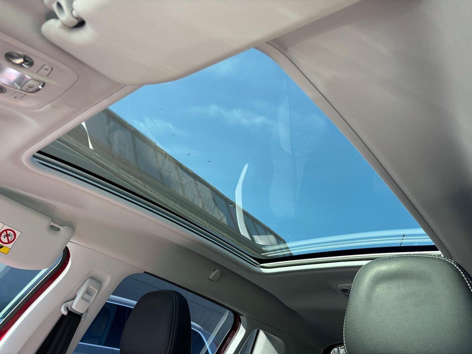 Peugeot 2008 1,2 e-THP 110 Allure Sky 5d
