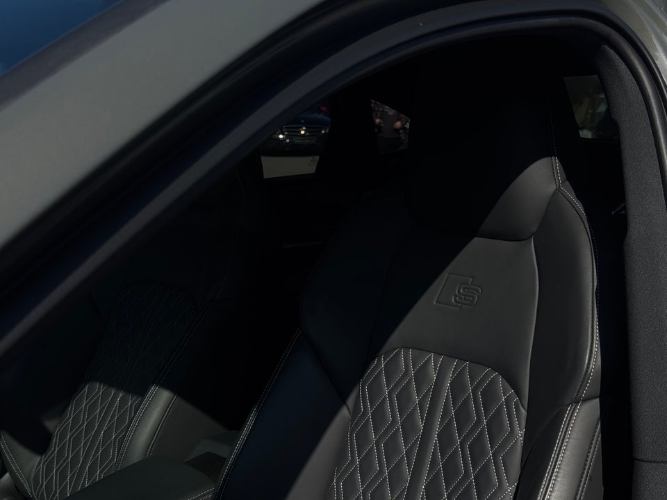 Audi Q8 e-tron 55 S-line Sportback quattro 5d