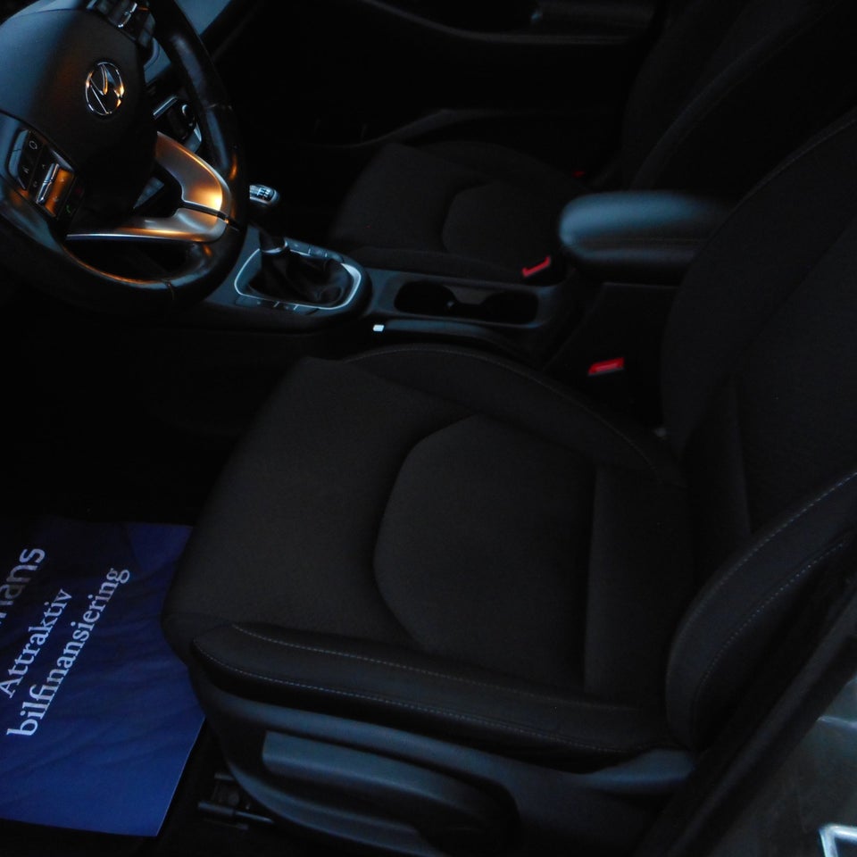 Hyundai i30 1,6 CRDi 110 Premium stc. 5d