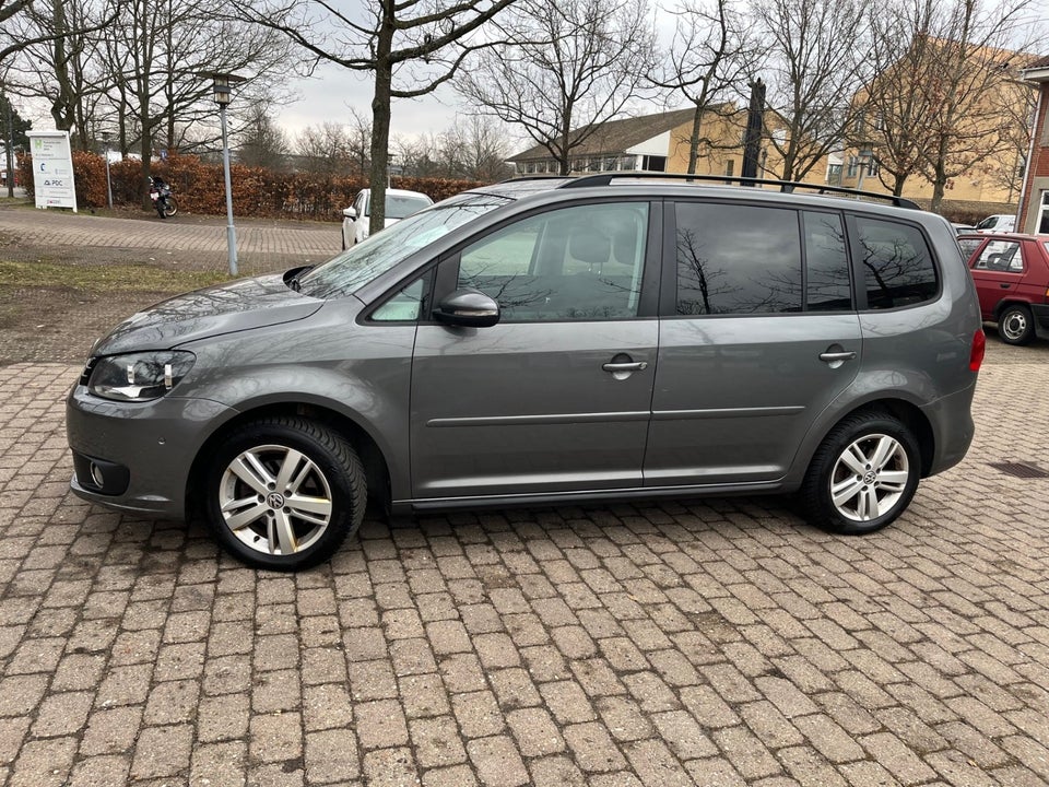 VW Touran 1,6 TDi 105 Highline BMT 7prs 5d