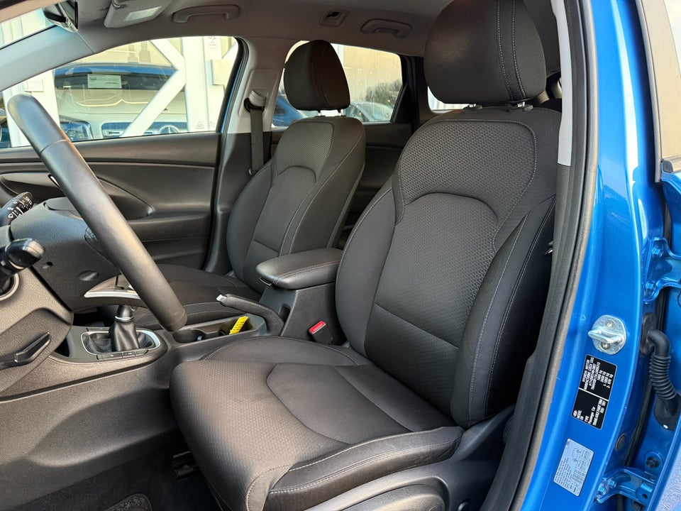 Hyundai i30 1,6 CRDi 110 Premium stc. 5d