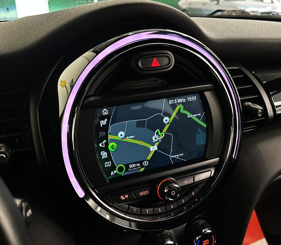 MINI Cooper 1,5 Connected Edition 3d