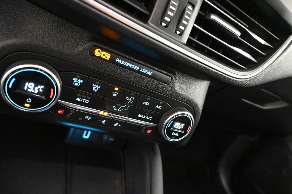 Ford Focus 1,0 EcoBoost Titanium 5d