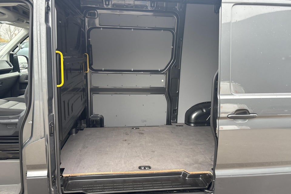 VW Crafter 35 2,0 TDi 177 Kassevogn L3H3 aut.