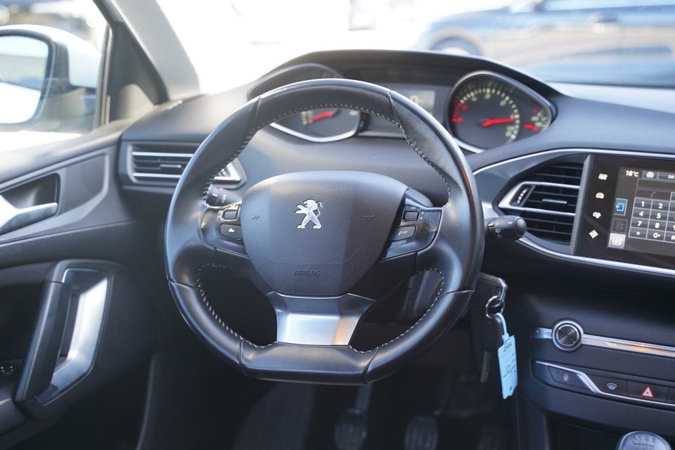 Peugeot 308 1,6 BlueHDi 120 Collection SW 5d