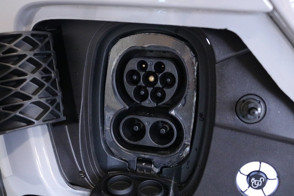 VW e-Caravelle 64 Basis SWB
