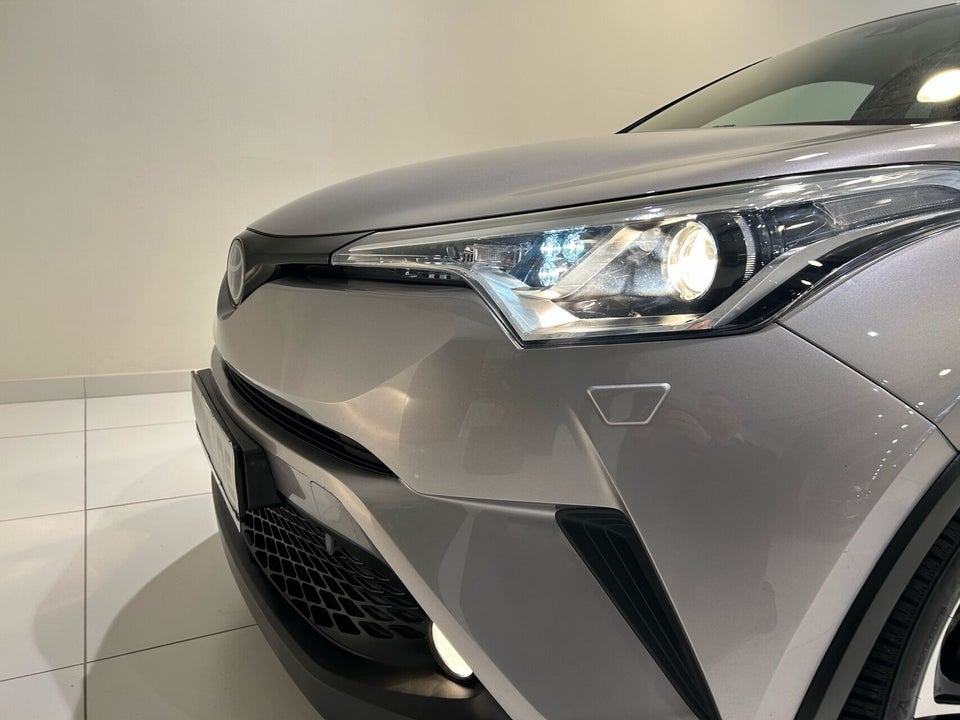 Toyota C-HR 1,8 Hybrid Selected CVT 5d