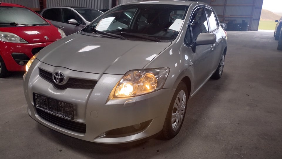 Toyota Auris 1,6 Sol 5d