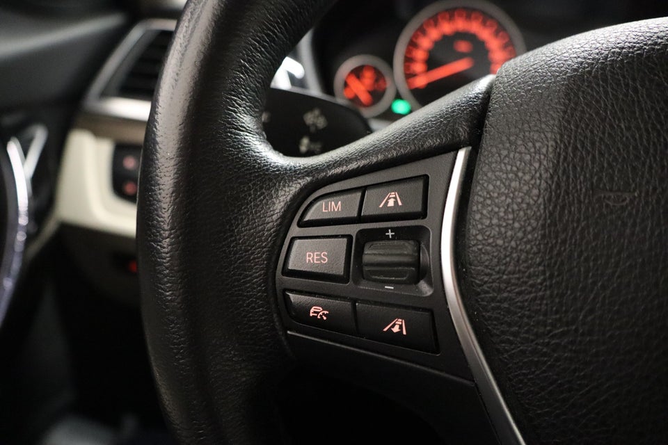 BMW 330d 3,0 Advantage aut. 4d