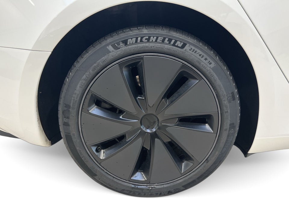 Tesla Model 3 Long Range AWD 4d