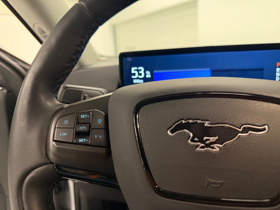 Ford Mustang Mach-E 68 Standard Range 5d