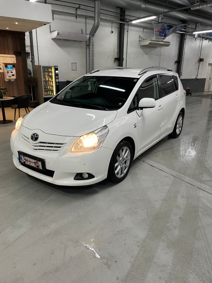 Toyota Sportsvan 2,2 D-CAT 150 T3+ aut. 5d