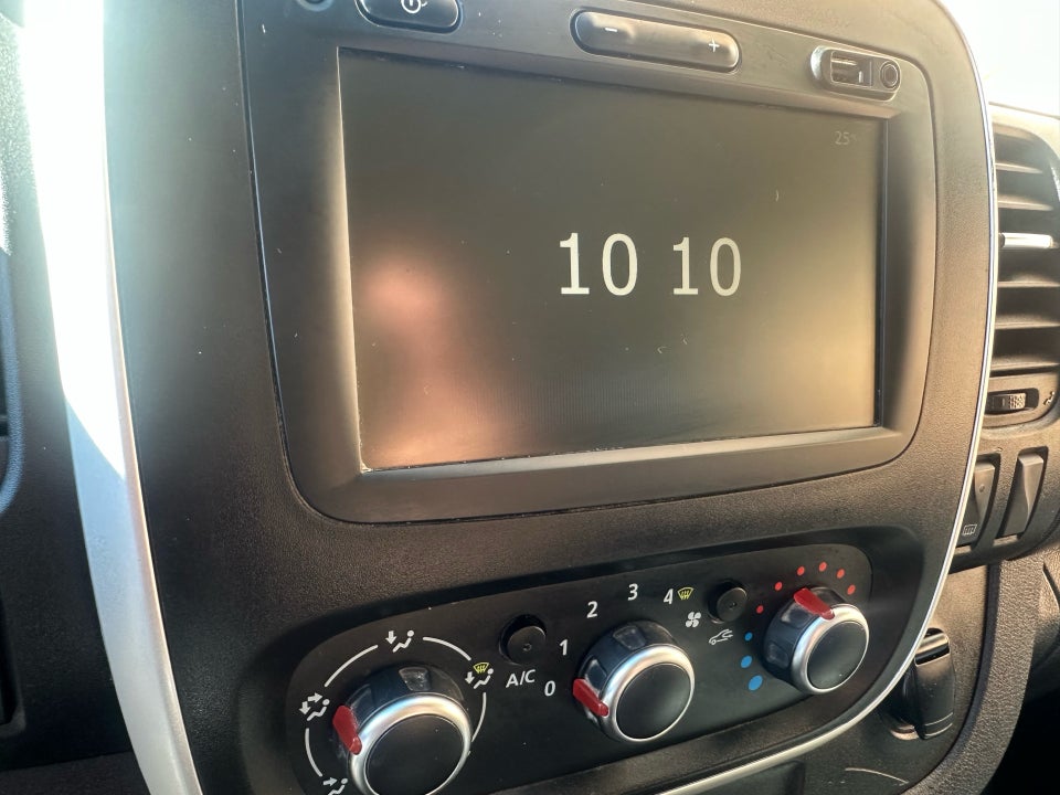 Renault Trafic T29 2,0 dCi 120 L2H1