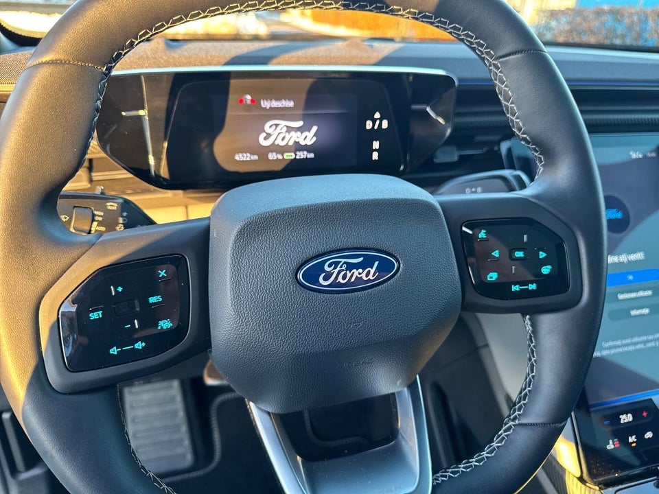 Ford Explorer 77 Premium Extended Range 5d