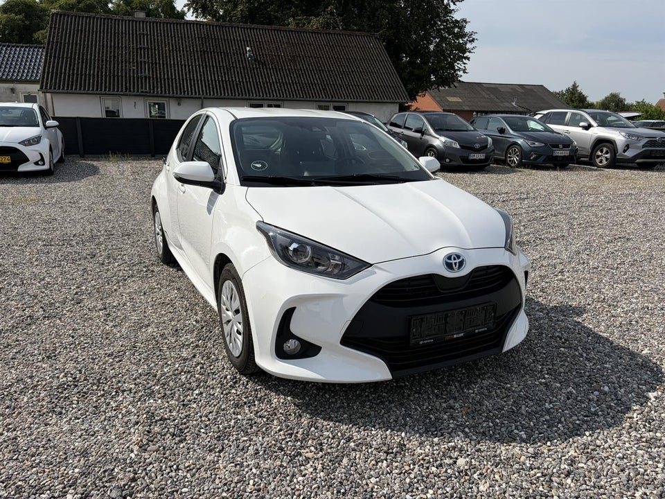 Toyota Yaris 1,5 Hybrid Essential e-CVT Van 5d