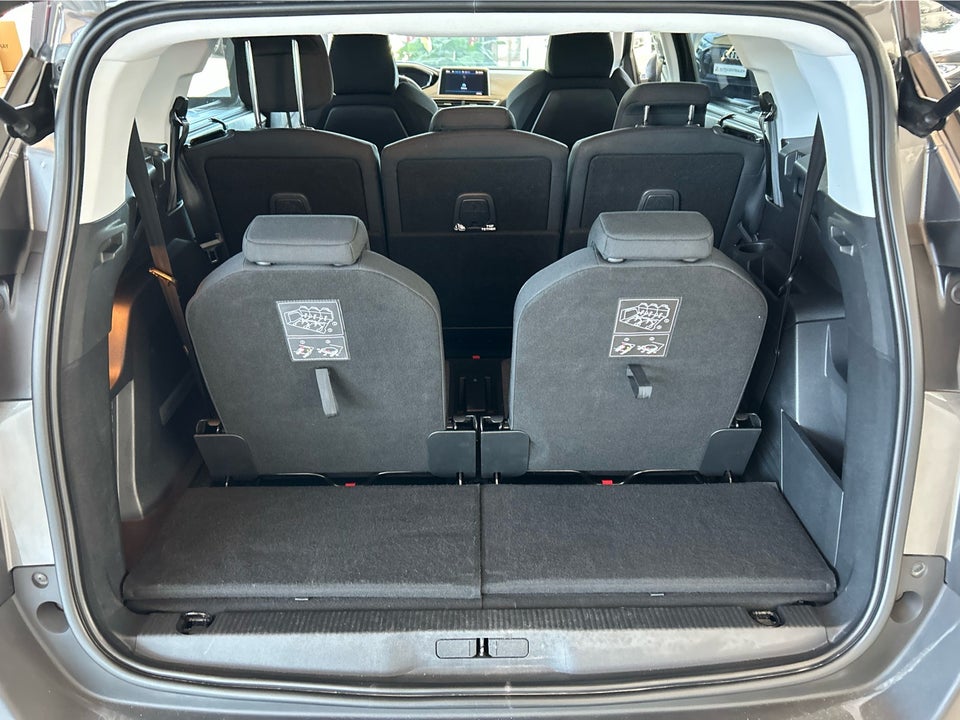 Peugeot 5008 1,2 e-THP 130 Active 7prs 5d