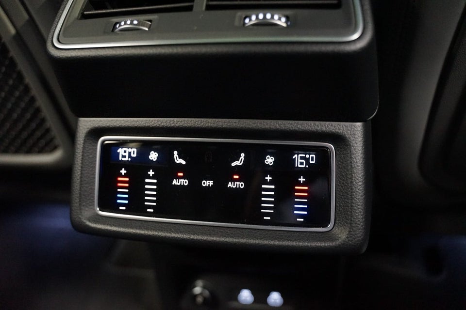 Audi Q8 e-tron 55 S-line quattro 5d