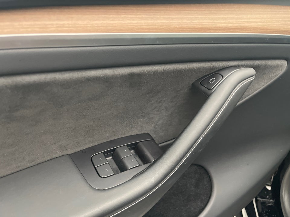 Tesla Model Y Long Range AWD 5d