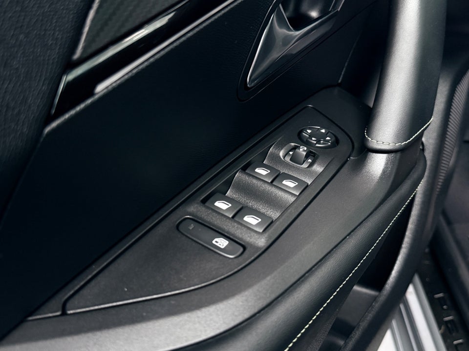 Peugeot e-2008 54 GT 5d