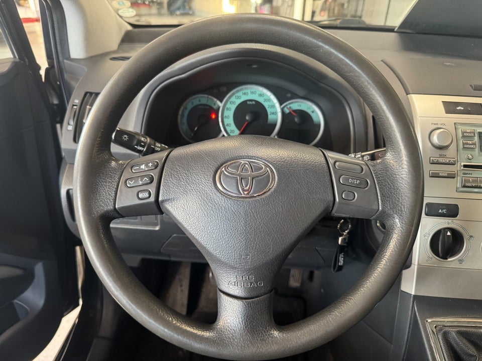 Toyota Corolla Verso 1,8 Sol 5d