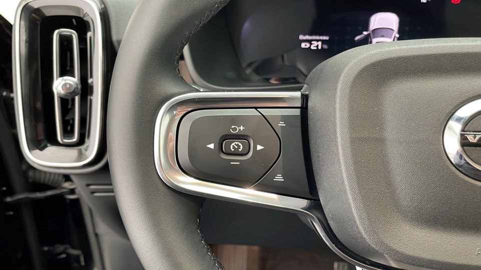 Volvo EX40 Extended Range Black Edition 5d