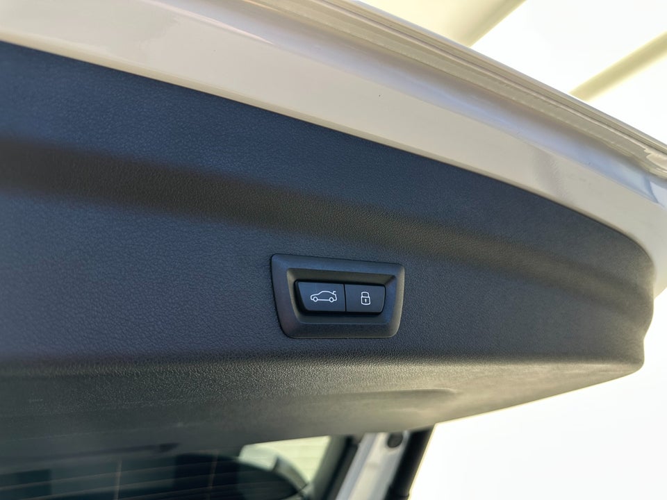 BMW iX1 eDrive20 X-Line 5d